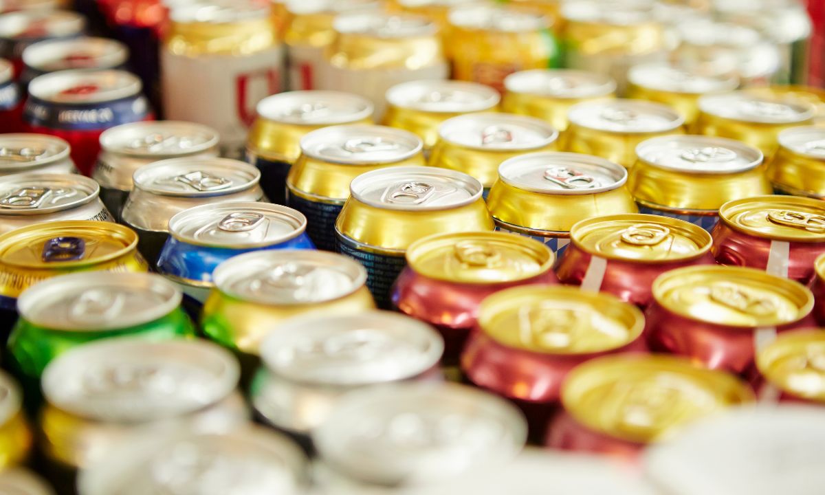 Beer can labeling line